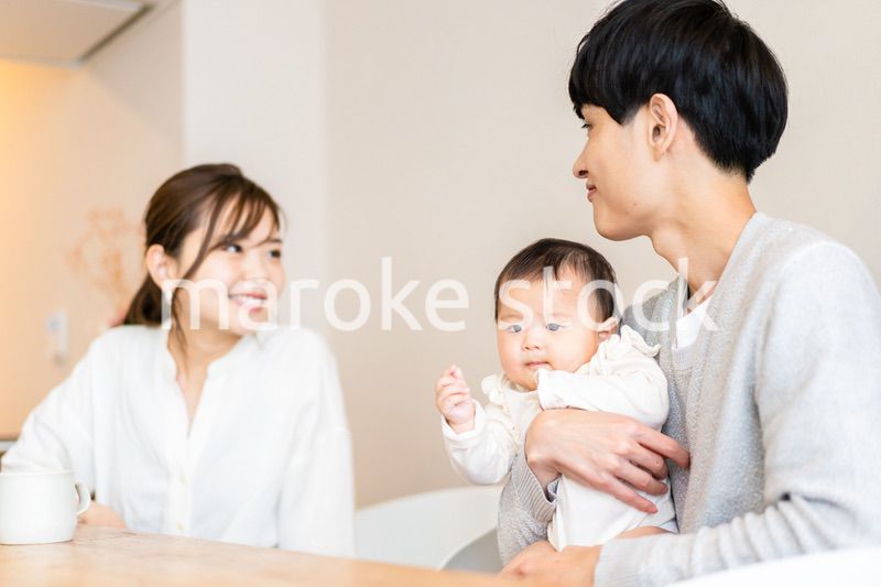 赤ちゃんのいる幸せな家族