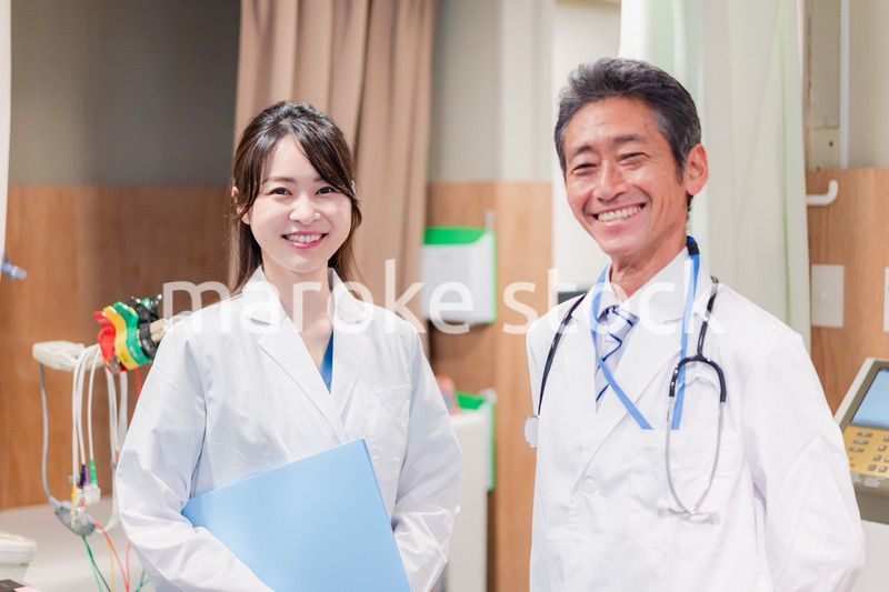 病院で働く研修医とチューター