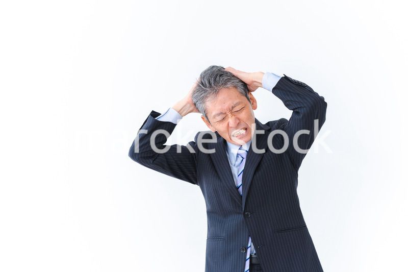 頭を抱える経営者