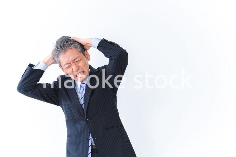 頭を抱える経営者