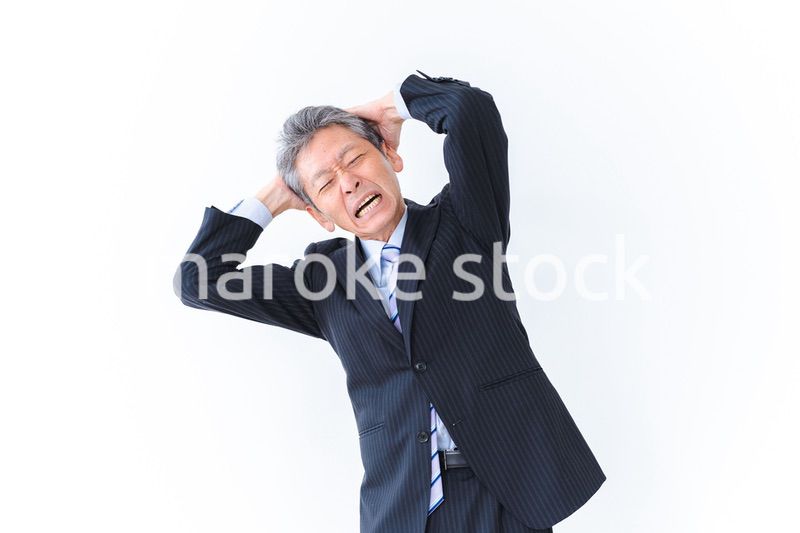 頭を抱える経営者