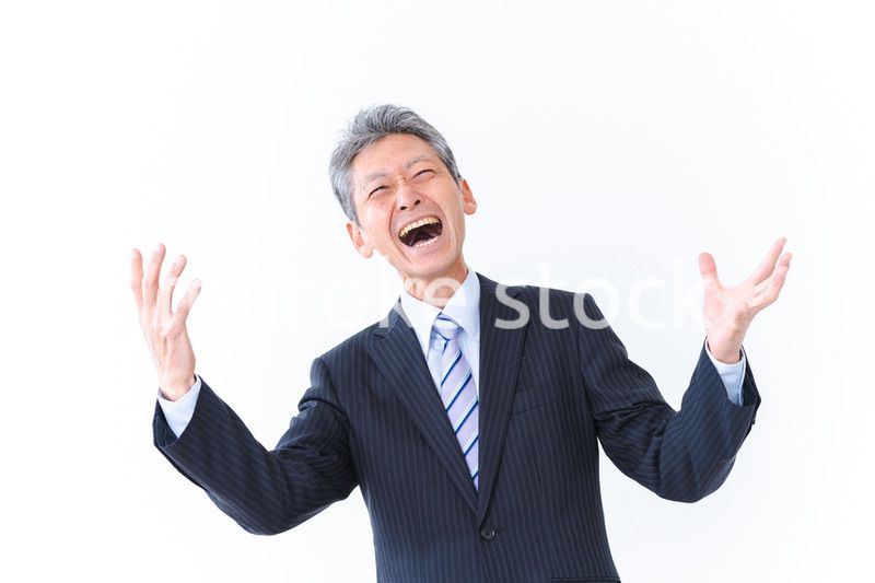 大爆笑をするビジネスマン