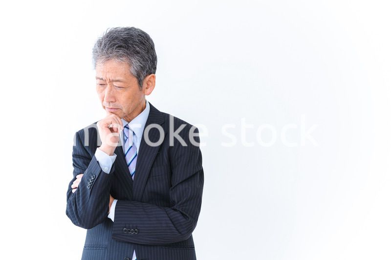 悩む経営者