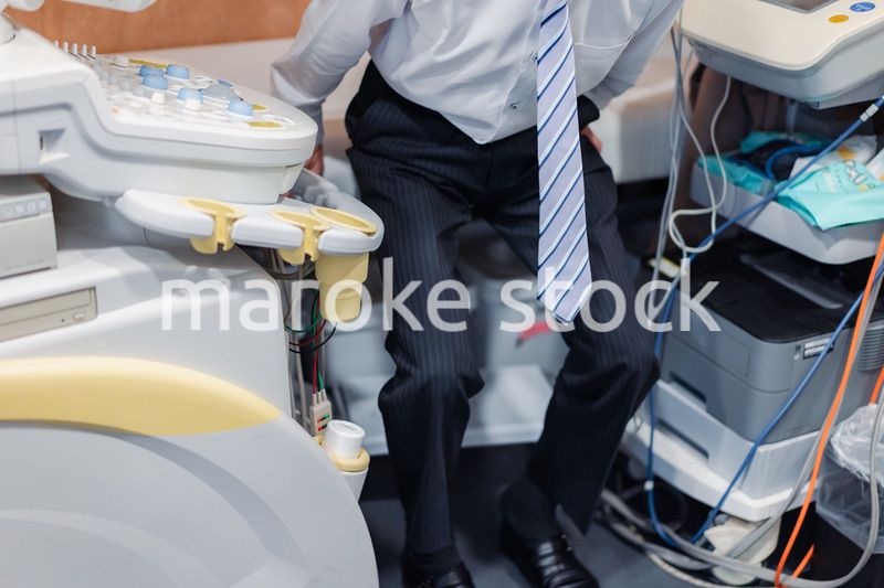 透析の治療を受ける高齢の男性