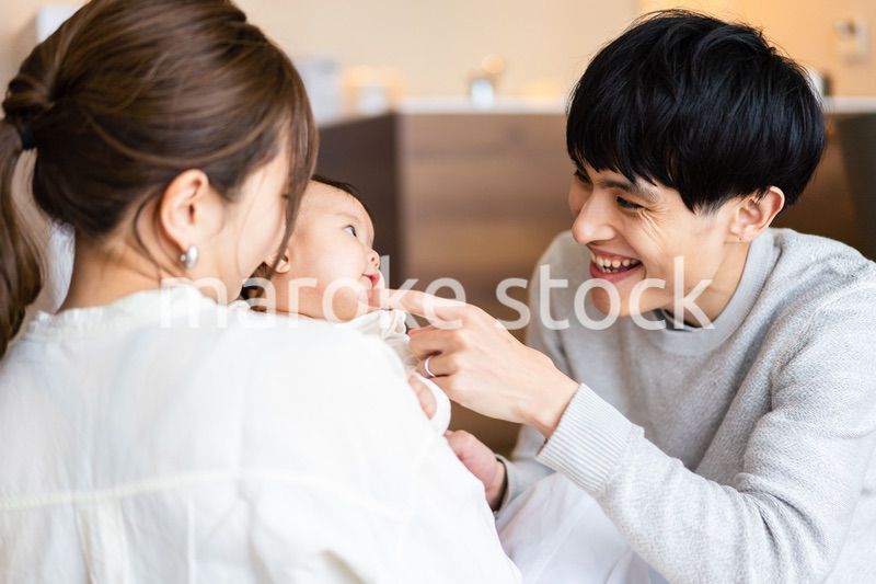 赤ちゃんのいる幸せな家族