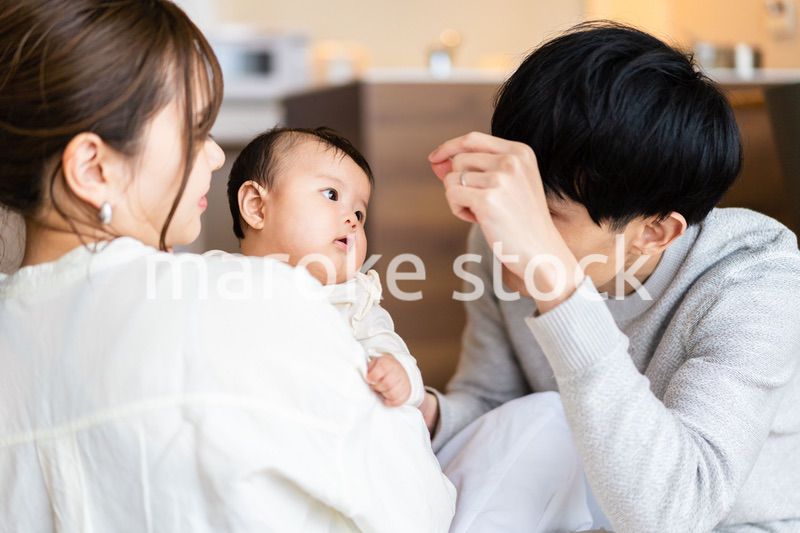 赤ちゃんのいる幸せな家族