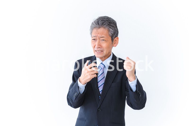 街頭演説をする政治家