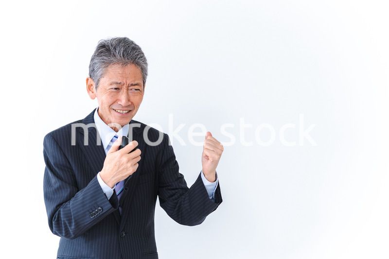 街頭演説をする政治家