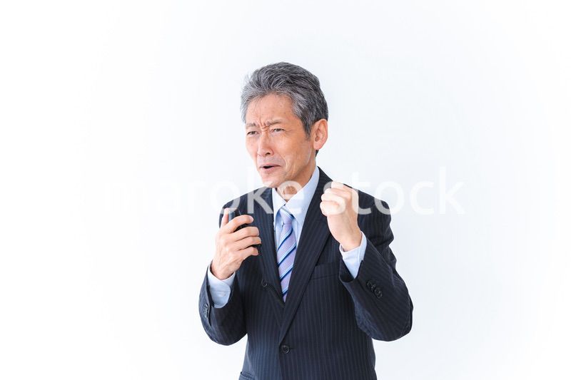 街頭演説をする政治家