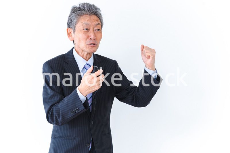 街頭演説をする政治家