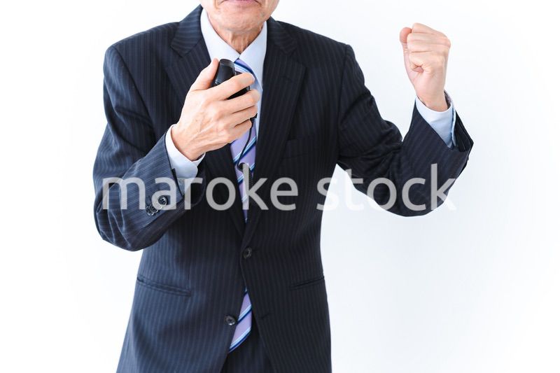 街頭演説をする政治家