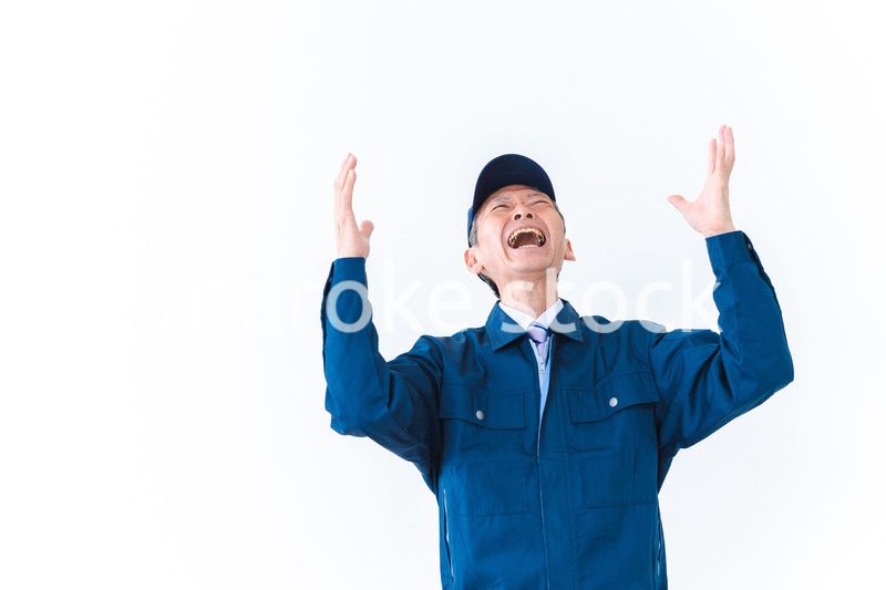 大喜びをする中小企業の経営者