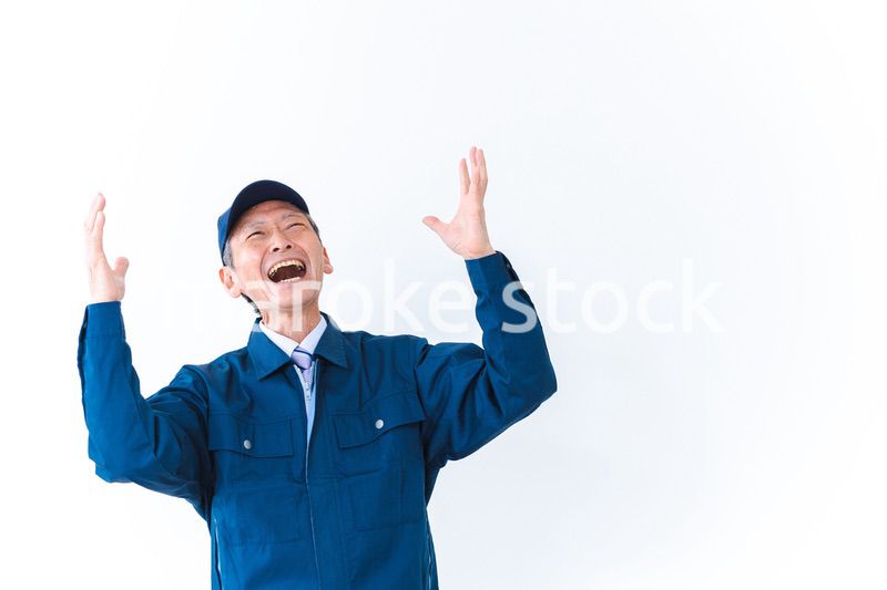 大喜びをする中小企業の経営者