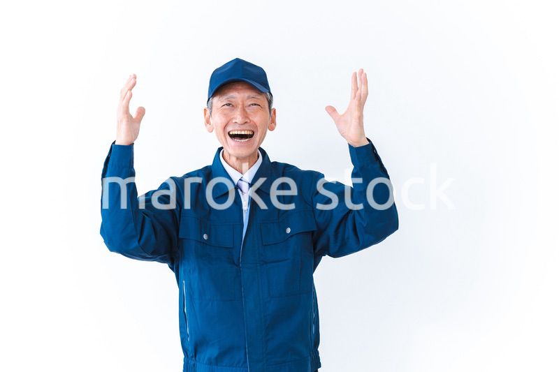 大喜びをする中小企業の経営者