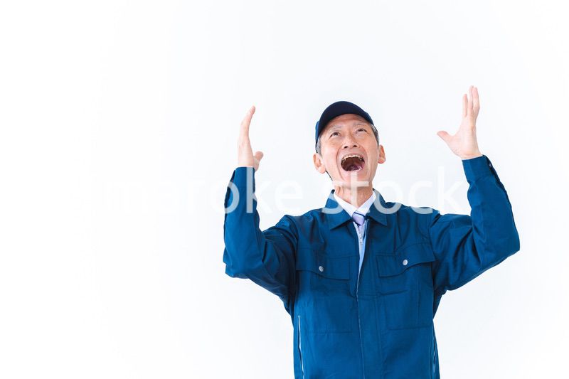 大喜びをする中小企業の経営者