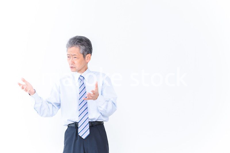 意見を主張する上司