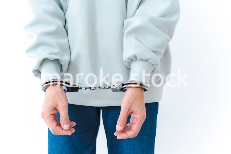 逮捕された高齢の男性