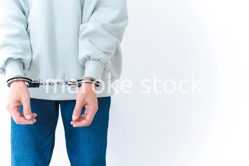 逮捕された高齢の男性