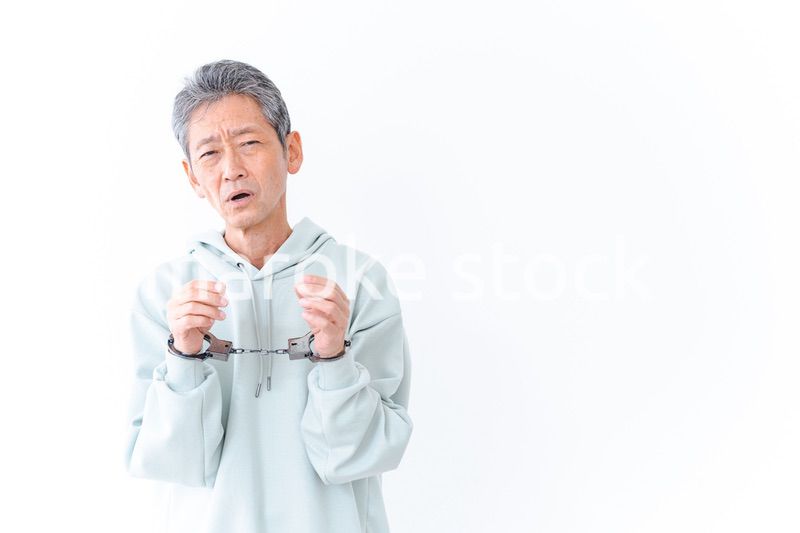 逮捕された高齢の男性