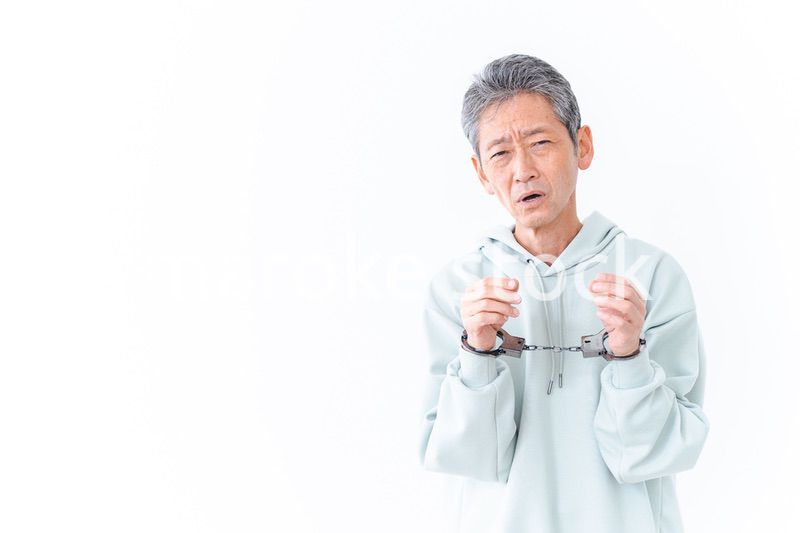 逮捕された高齢の男性