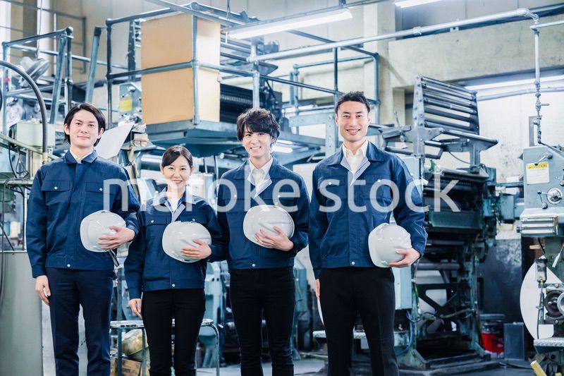 工場労働者の集合写真