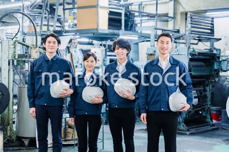工場労働者の集合写真