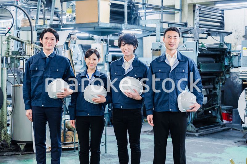 工場労働者の集合写真