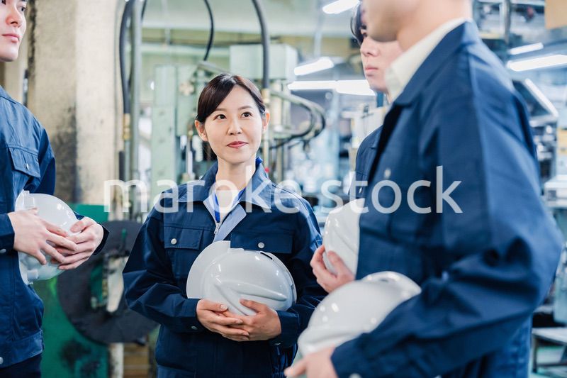 工場労働者の集合写真