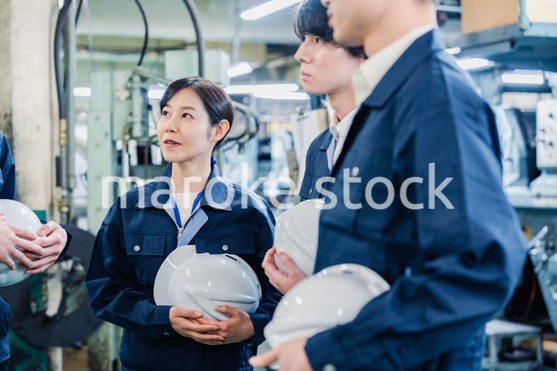 工場労働者の集合写真