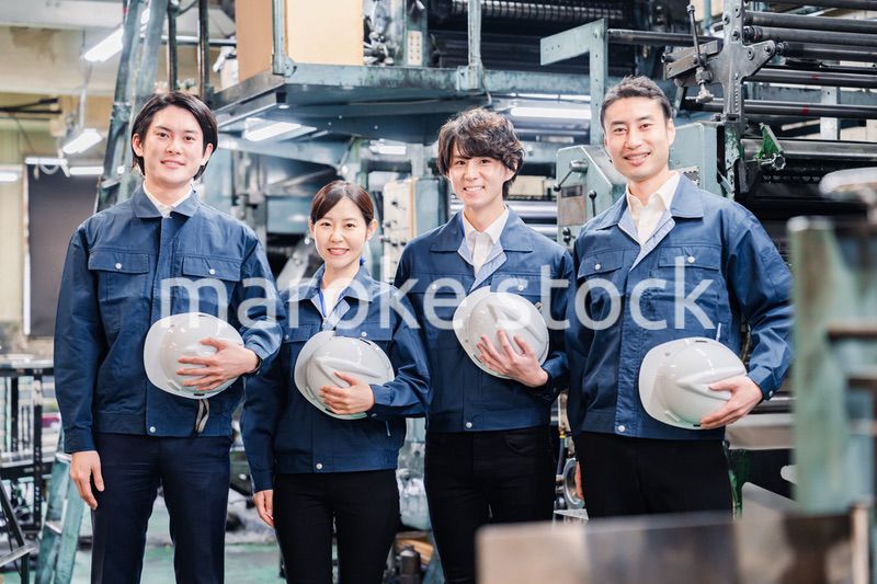 工場労働者の集合写真