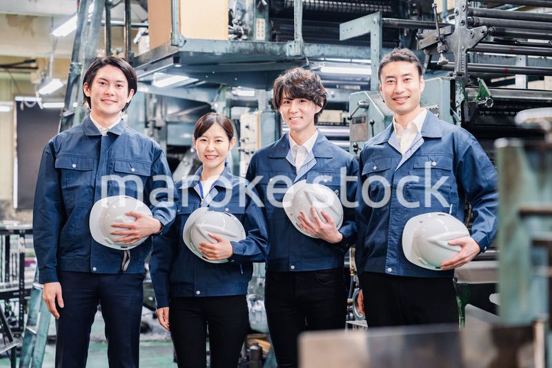 工場労働者の集合写真