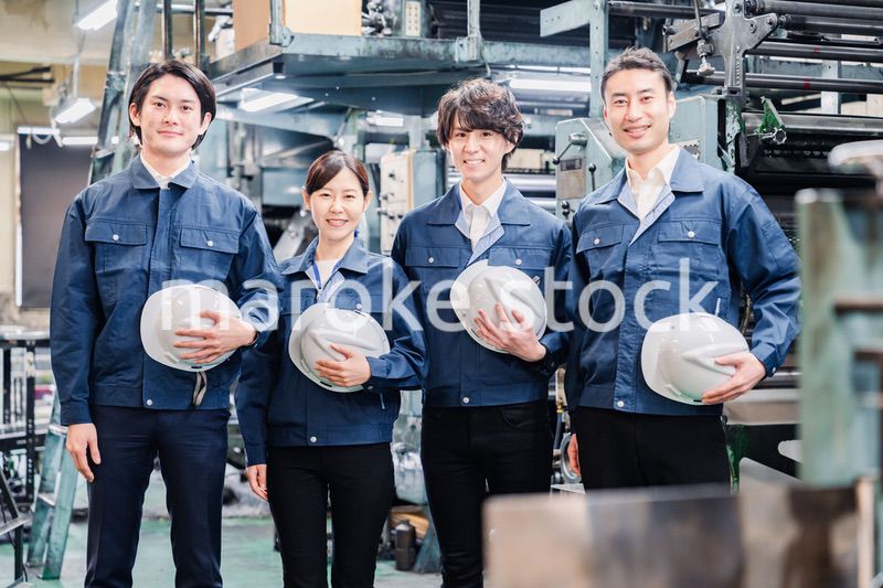 工場労働者の集合写真