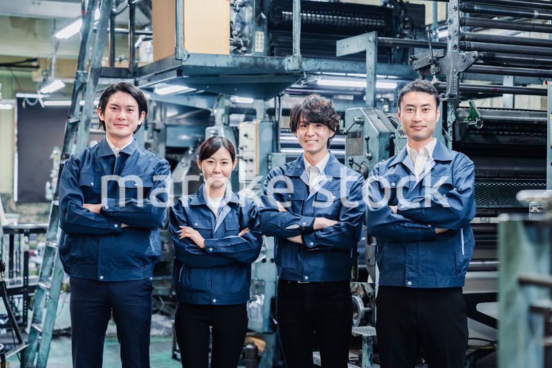 工場労働者の集合写真