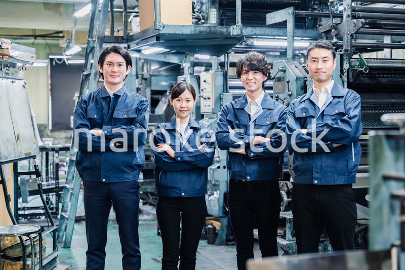 工場労働者の集合写真