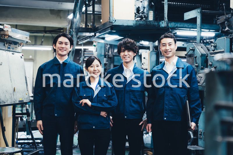 工場労働者の集合写真