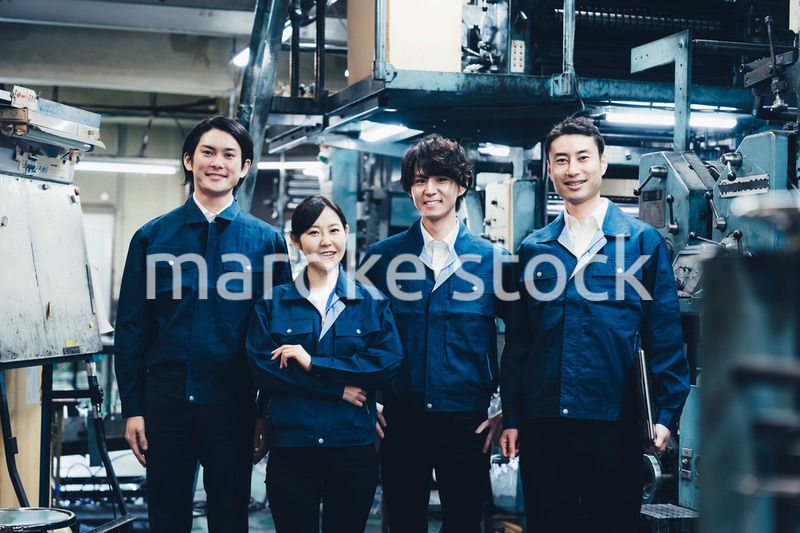 工場労働者の集合写真