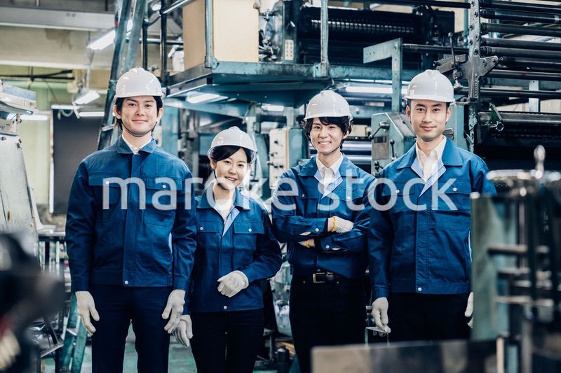 工場労働者の集合写真