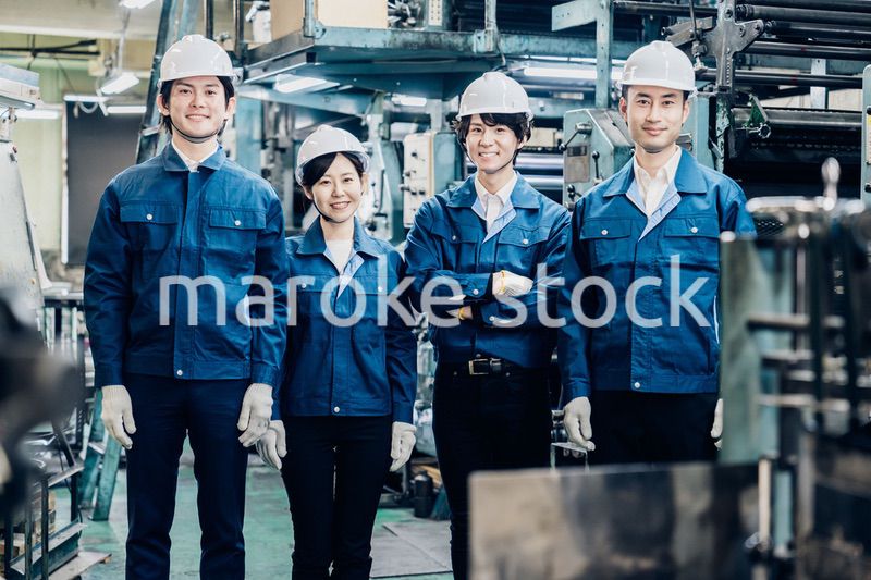 工場労働者の集合写真