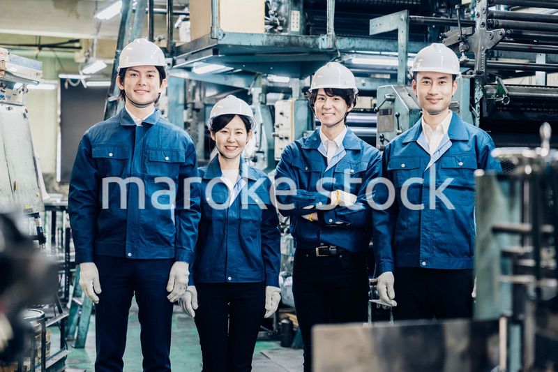 工場労働者の集合写真