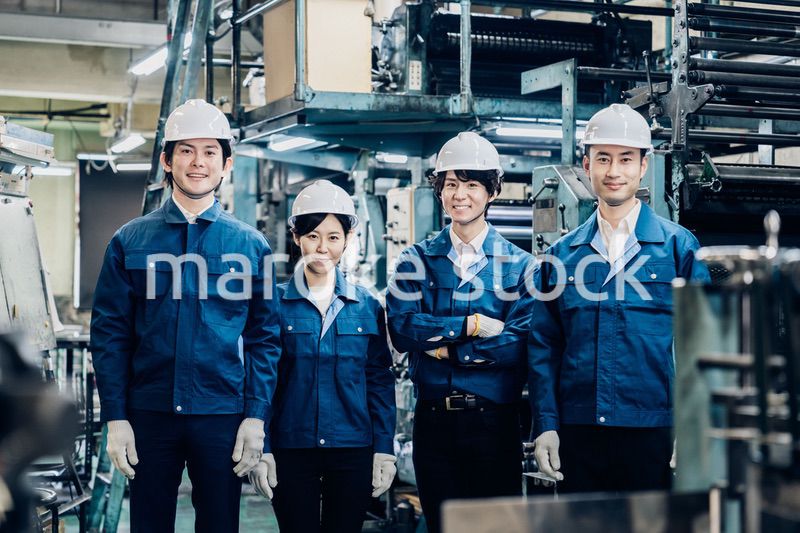 工場労働者の集合写真