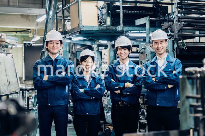 工場労働者の集合写真