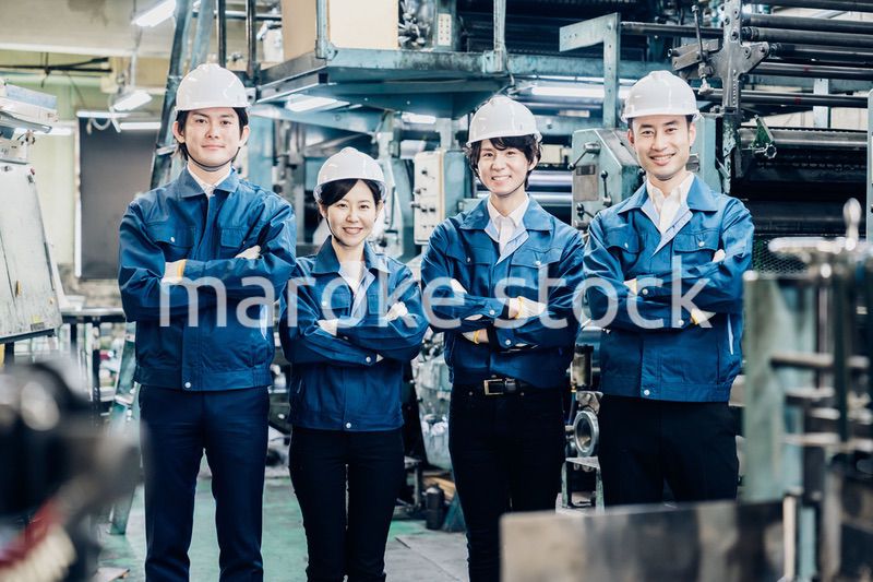 工場労働者の集合写真