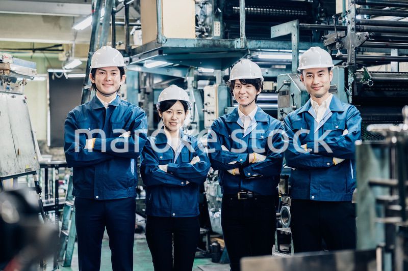 工場労働者の集合写真