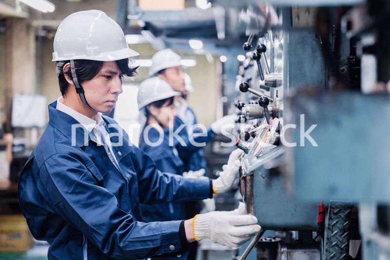 発電所で働くスタッフ