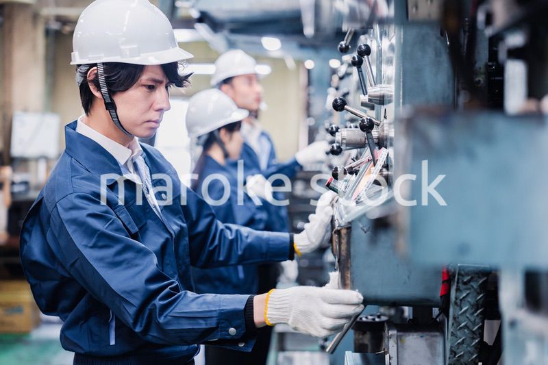 発電所で働くスタッフ