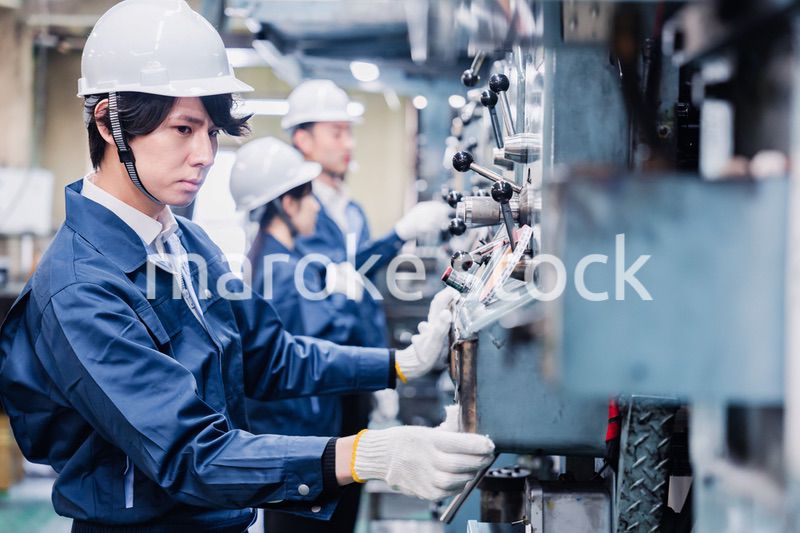 発電所で働くスタッフ