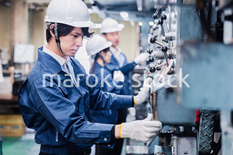 発電所で働くスタッフ