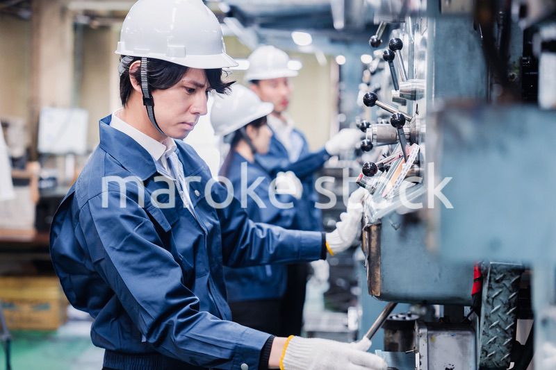 発電所で働くスタッフ