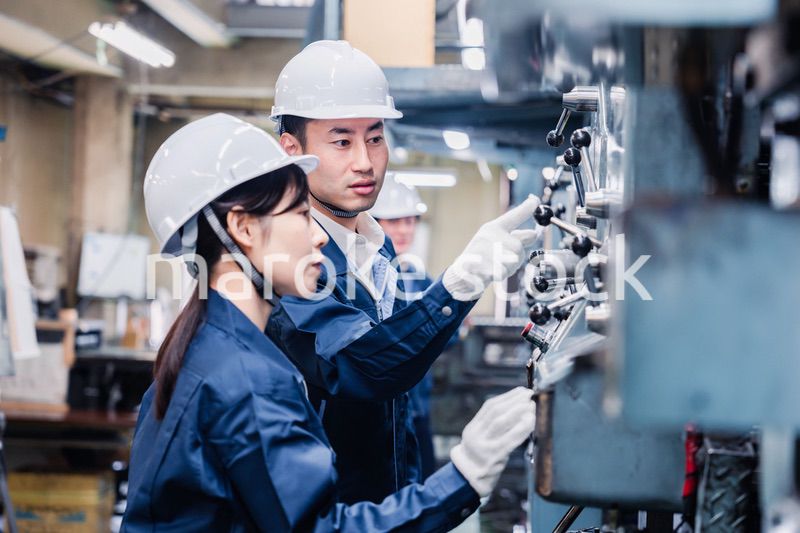 発電所で働くスタッフ