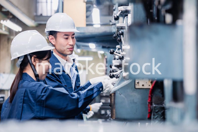 発電所で働くスタッフ